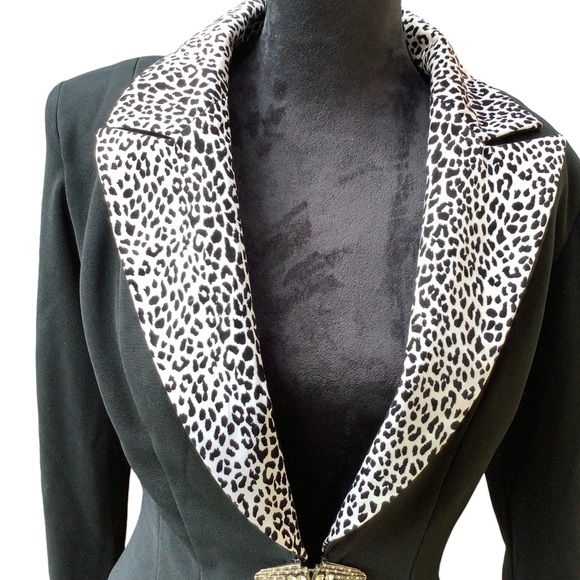 BETSY & ADAM JACKET WITH BLACK &  WHITE LEOPARD COLLAR & CUFFS.BROACH CLOSURE‎ . - Picture 8 of 16